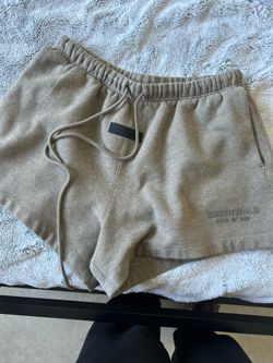 Essentials Sandrift Shorts