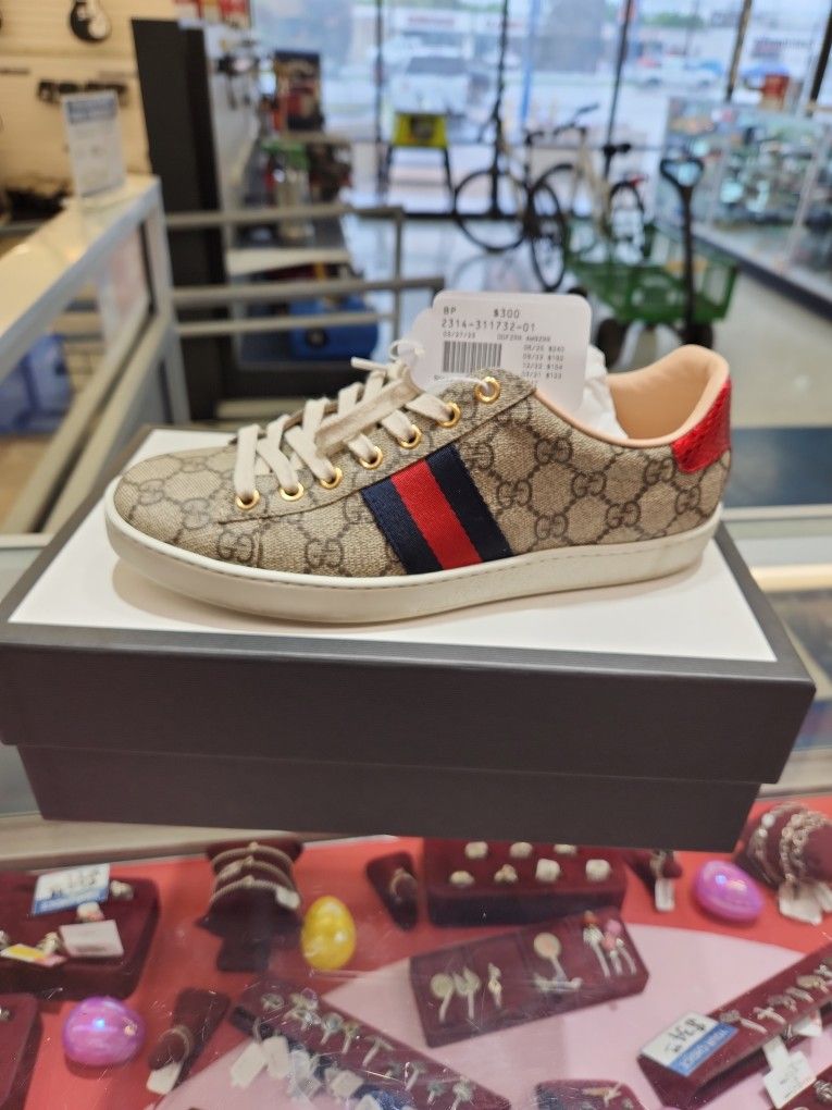 Gucci Shoes Red And Blue With Mongram Size 8