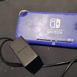 Nintendo Switch Lite + Charger 