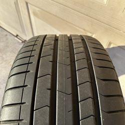275 35 19 Pirello PZERO Tire