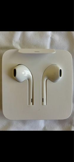 New APPLE EARBUDS - In great shape, never used