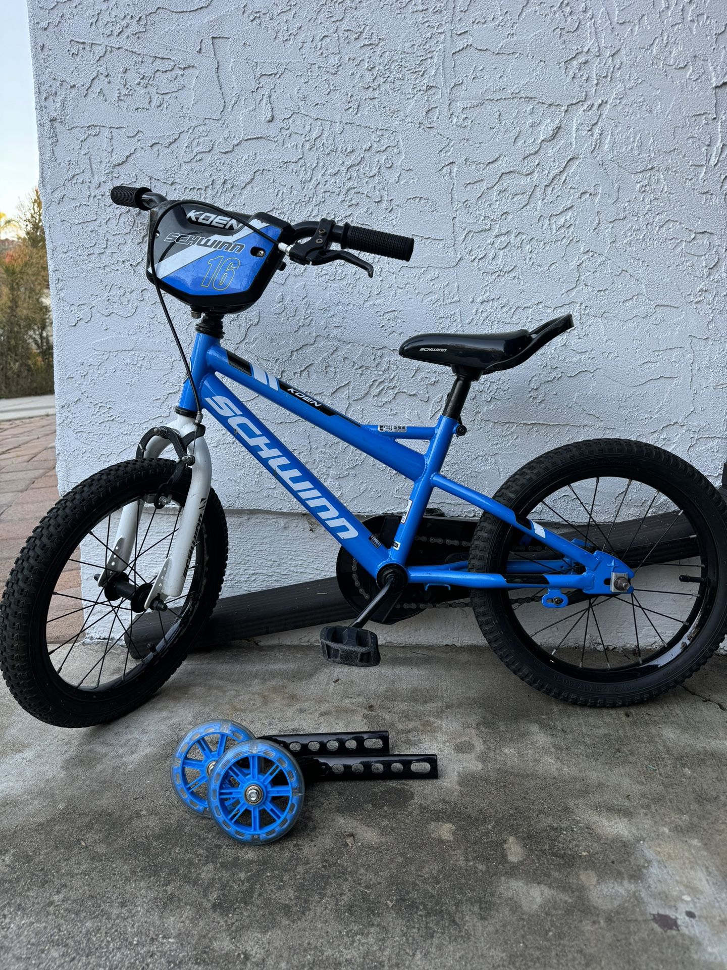 Schwinn 16” Kids Bike & Training Wheels