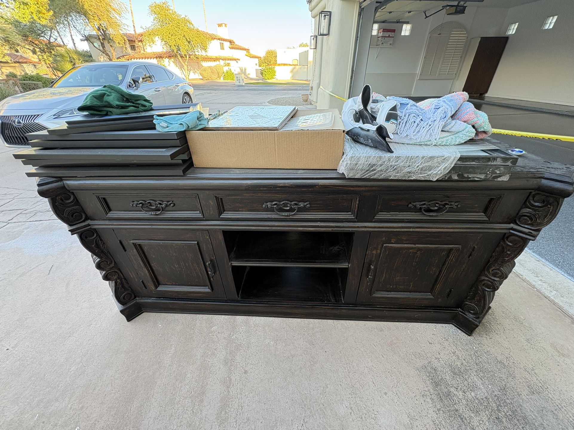 Buffet table / Sideboard / Entry table / Cabinet / Console