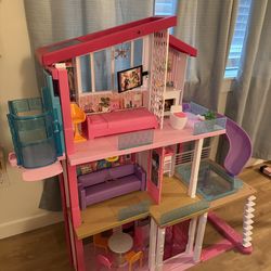 Barbie Dreamhouse Pool Party