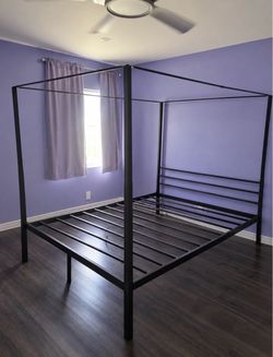 Black queen canopy bed