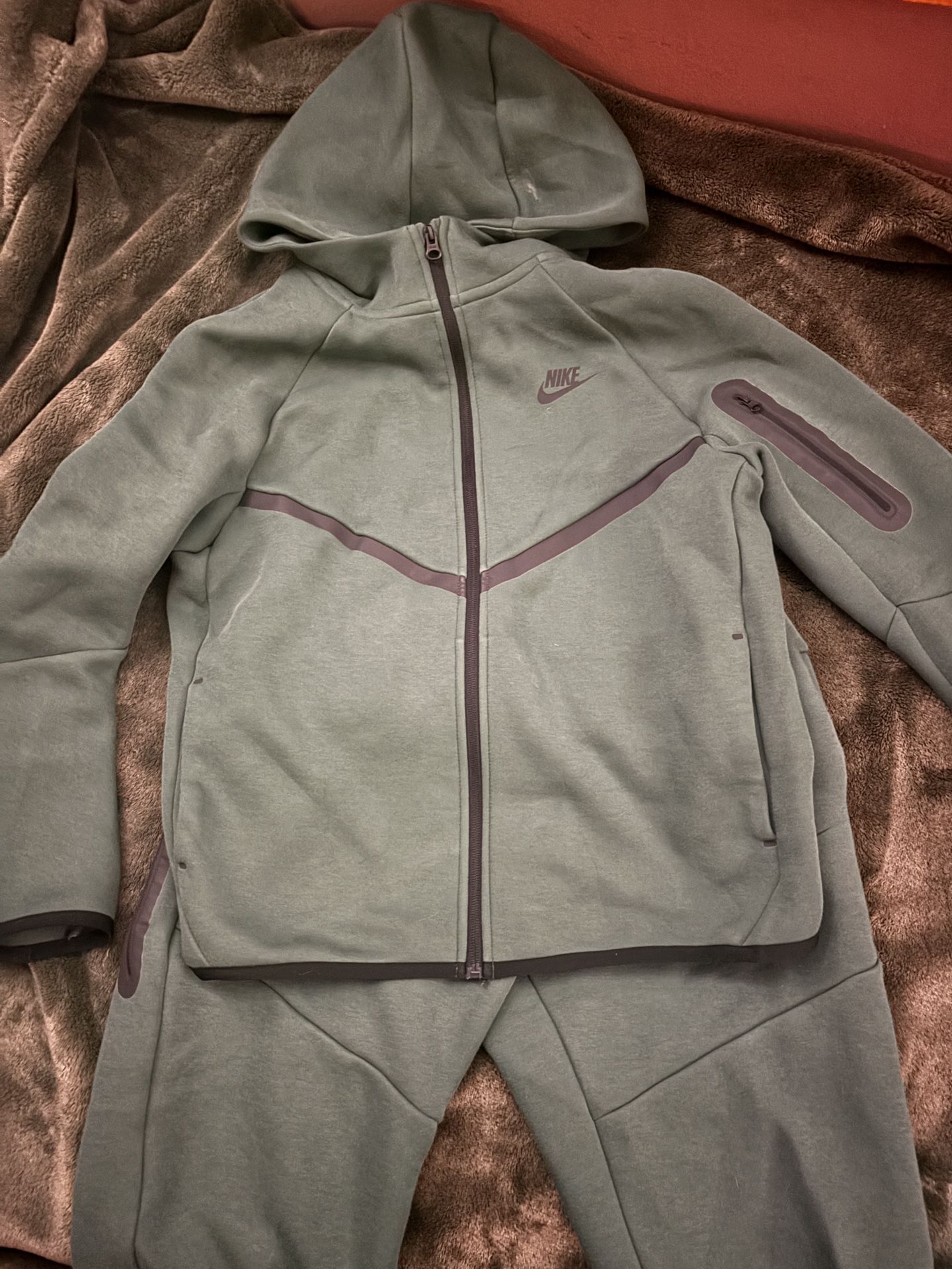 Green Nike Teck