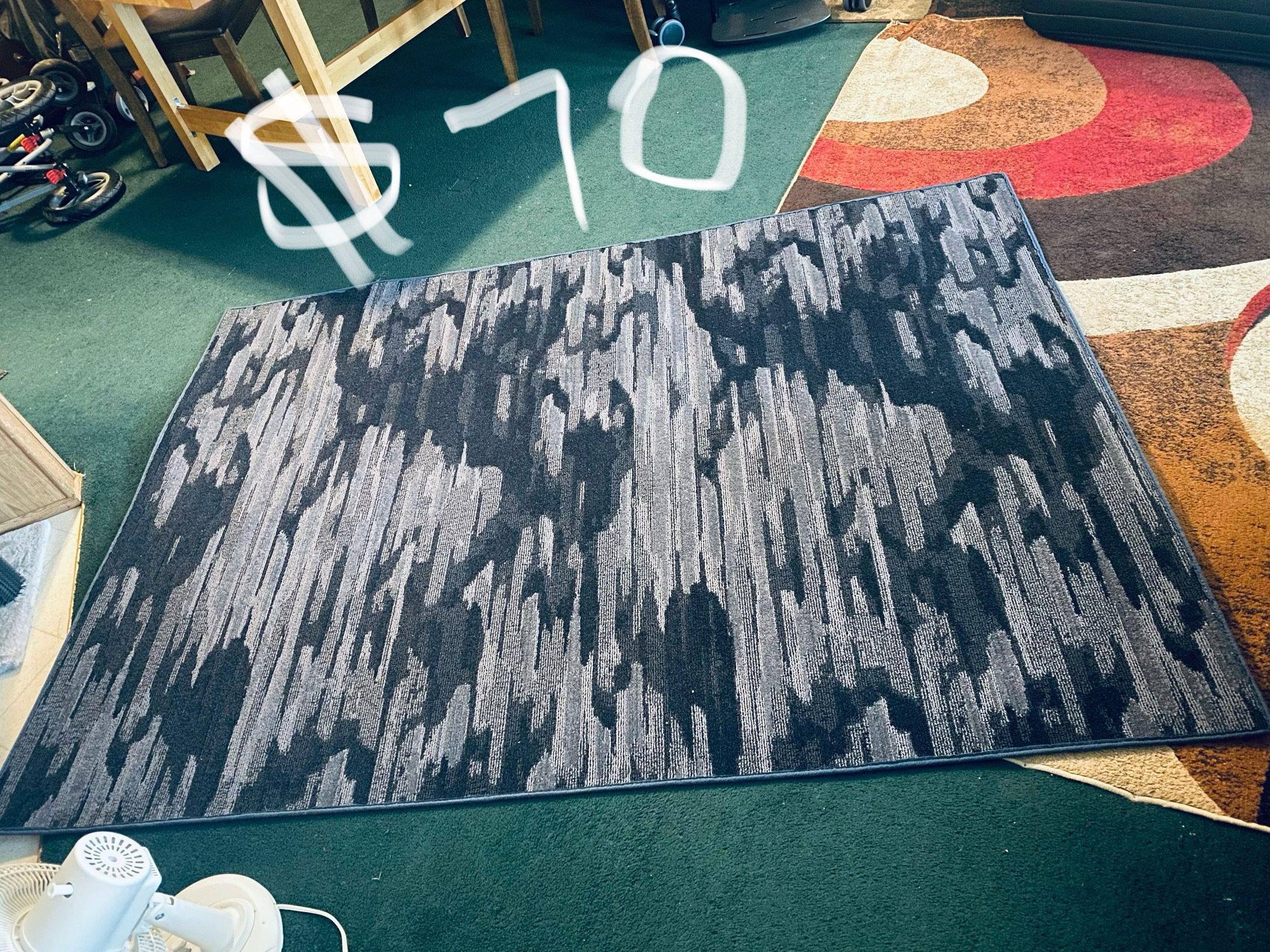 ✅ Carpet—like new-alfombra —como nueva- $$70--Dark Blue rug with grey area rug is more stiff and thinner rug depth- It is a 5"X7" $$70--alfombra azul