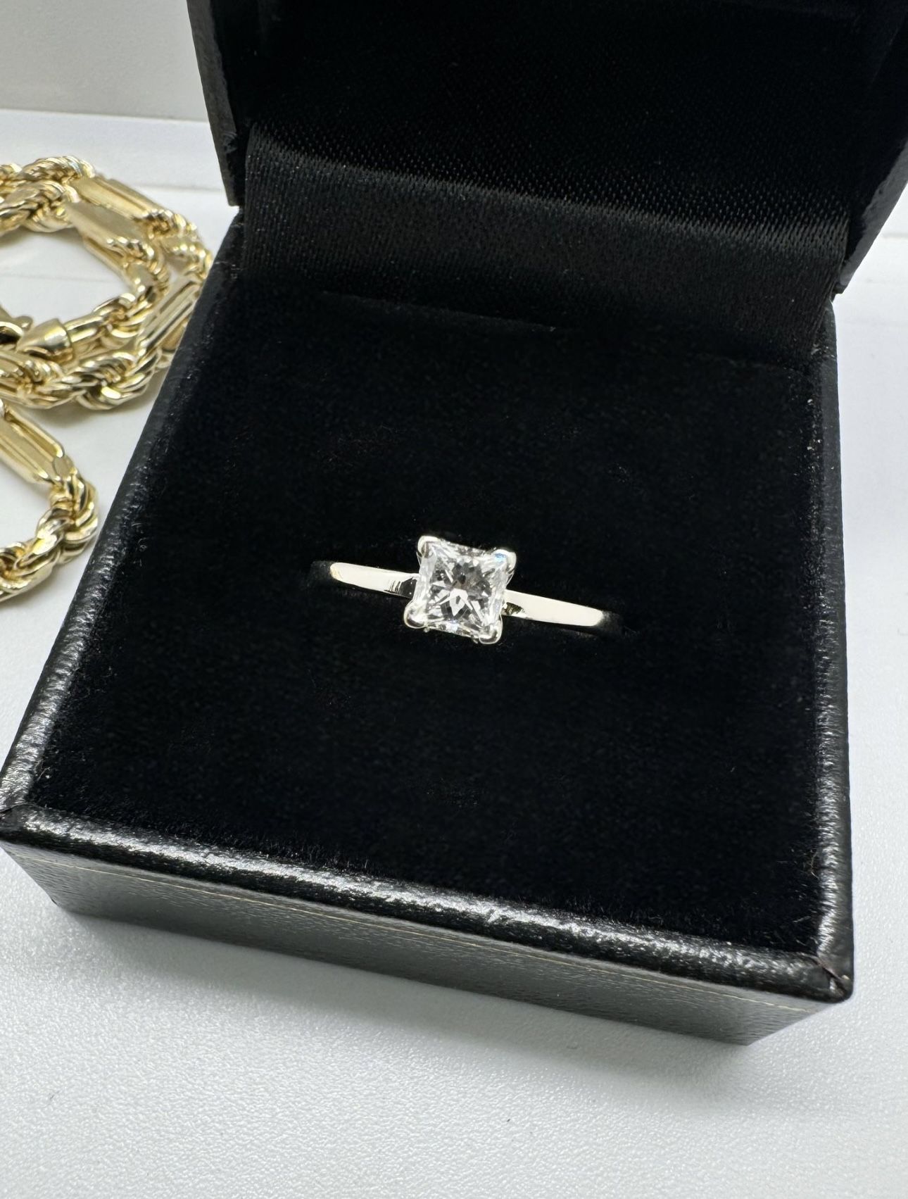 Ladies Diamond Ring 14k