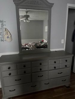 Dresser set