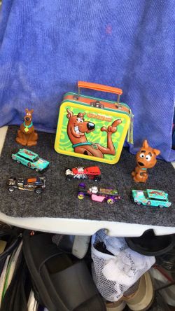 Collectible Scoob-doo metal mini lunch box and others