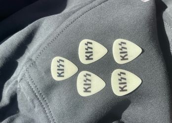 KISS Creatures Of The Night 2022 40th Anniv Set 5 Glow In The Dark Guitar Picks