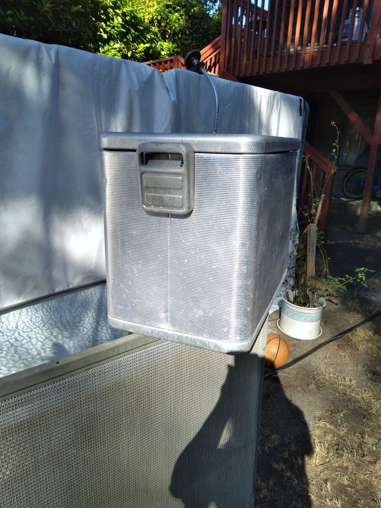 Vintage Kampkold, Aluminum Ice Chest Cooler