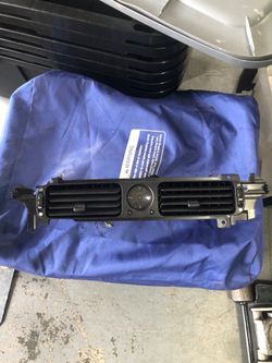 98 Jag XJ8 vent with clock