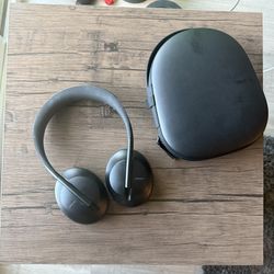 Bose Noise Cancelling Headphones w/ Case