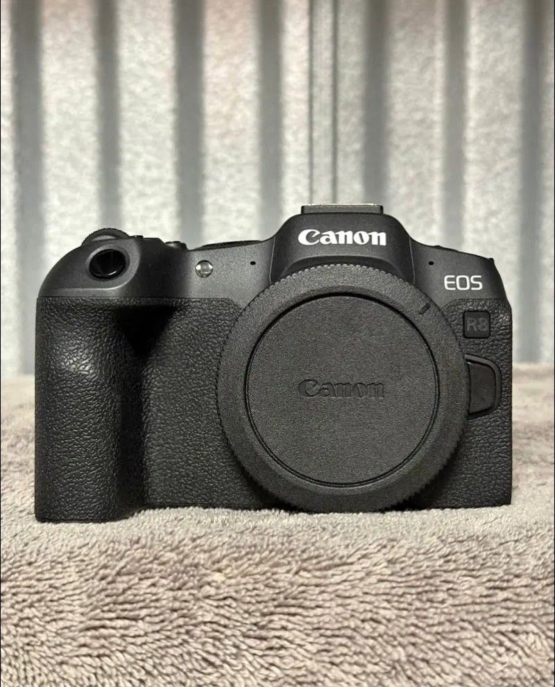 Canon Eos R8