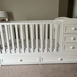AFG Daphne 2-in-1 Convertible Crib and Changer, White