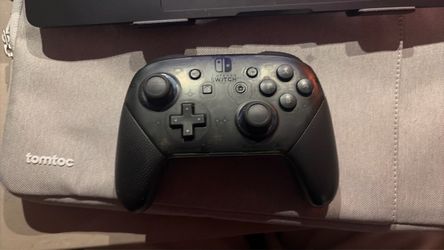 Nintendo Switch Pro Controller (official) + charging cable