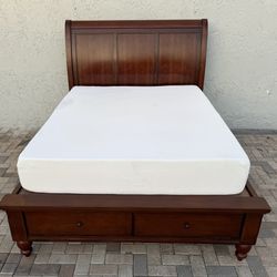 Beautiful Queen size bed with 2 drawers. Mattress included free . Delivery available for an additional cost. 