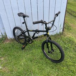 ROCKSTAR BMX BICYCLE LIKE NEW OBO
