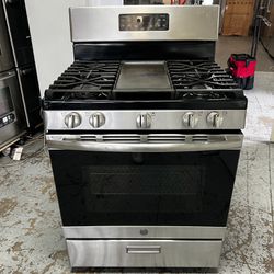 Ge Gas Stove 30”wide In Stainless Steel With Griddle 