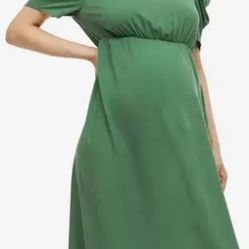 Maternity clothes med/ Large