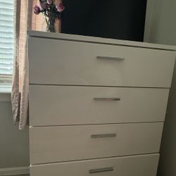 D R E S S E R