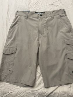 Men’s Hybrid Cargo Shorts. Size 32….NEW