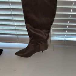 New Brown Suede Kitten Heel Boot Size 10