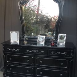 Beautiful Princess Style Long Dresser ,beautiful Mirror And Tall Wooden Nightstand And Twin Bed, Has Been Refurbished Colors Black Gloss And Silver 