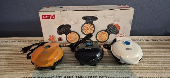 HALLOWEEN WAFFLE MAKER 1 LEFT
