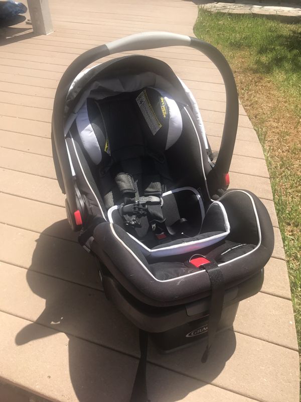 Graco infant car seat SnugRide snuglock 35 lx for Sale in Corona, CA