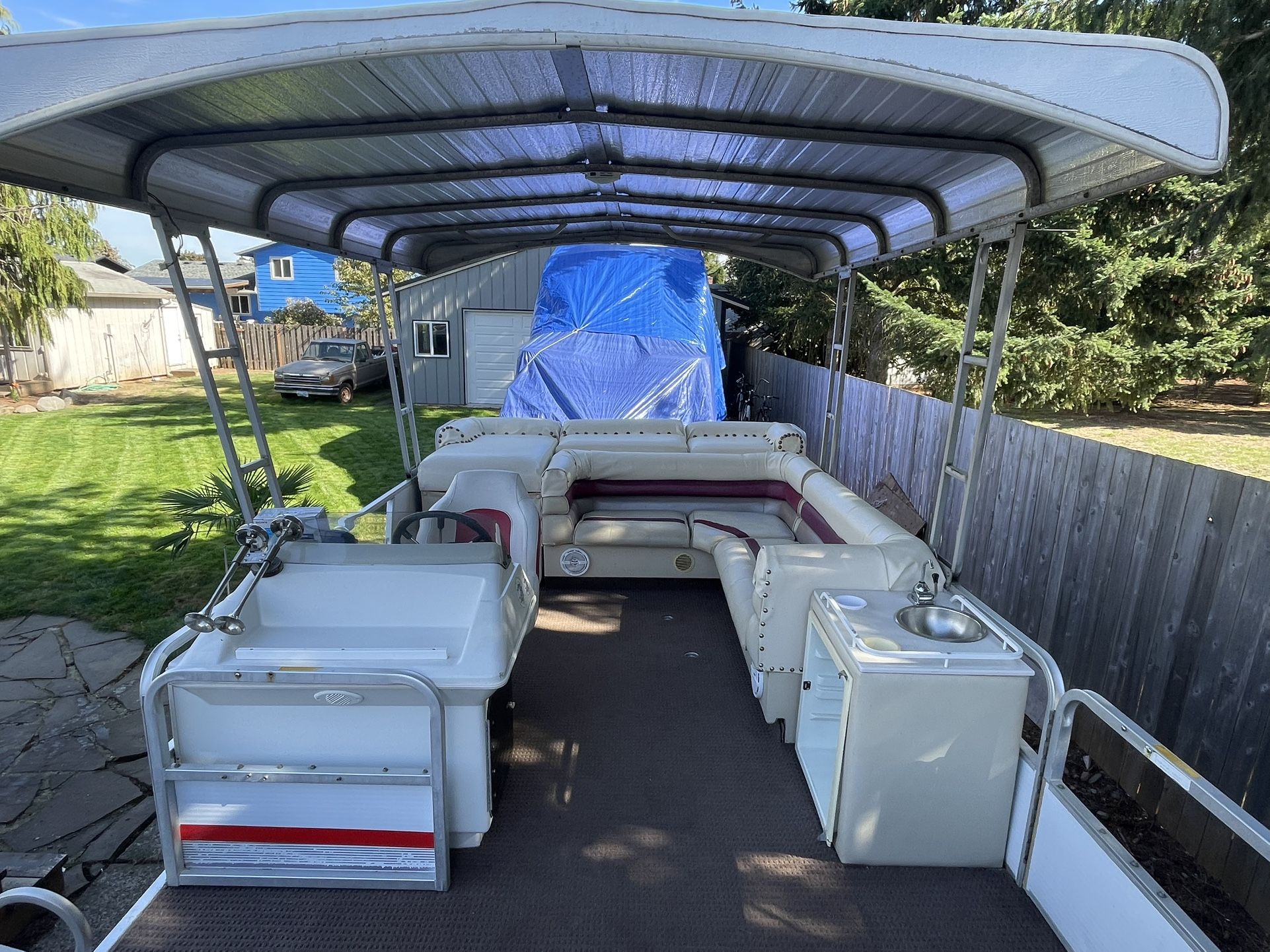 24’ Pontoon Boat