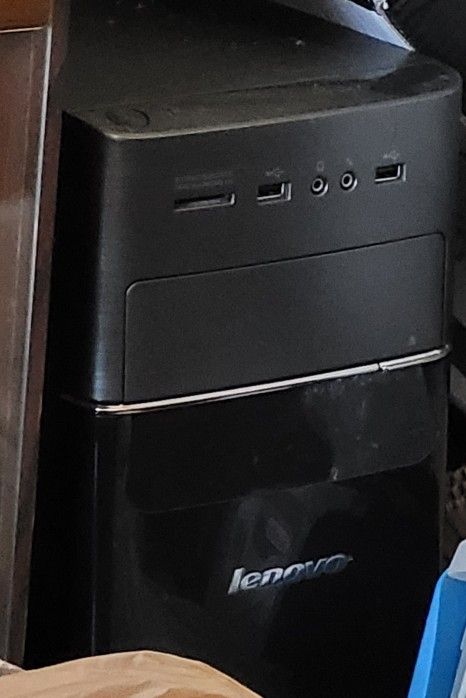 Lenovo-IBM/Lenovo Desktop PC: AMD Chip, 4 gigs Ram/+2 Gig memory