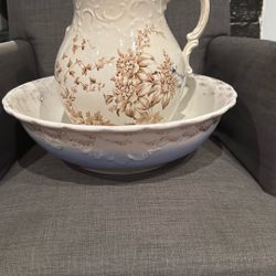 Vintage Porcelain Lily Water Pitcher And Basin. 