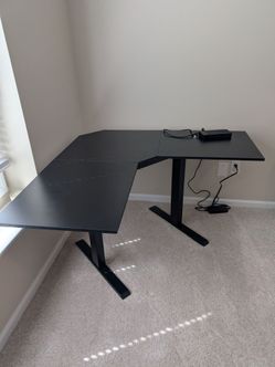 Corner desk