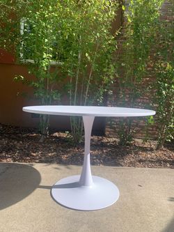 Tulip Style Dining Table