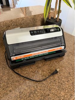 FoodSaver Vacuum Sealer System with Bags