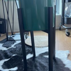 Plant Pot With Stand 