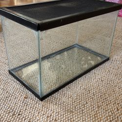 Small aquarium Fish Tank Terrarium 5.5 Gallons