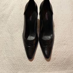 Ralph Lauren Black Leather “wing tip” Heels Size 9M