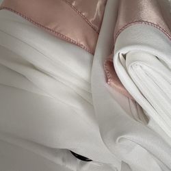 Round Pink And White Table Cloths 