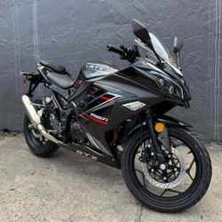 Highway legal motorcycle 6 speed manual  brand new in payments