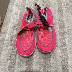 New Women’s Pink Water Shoes Size 7