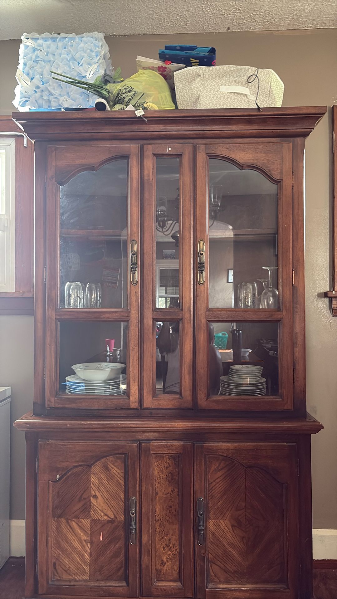 China cabinet 