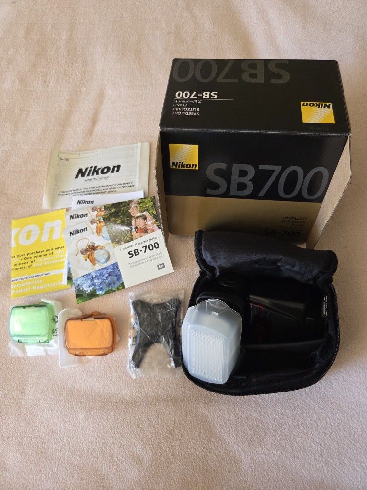 Nikon SB-700 Speedlight (Flash)