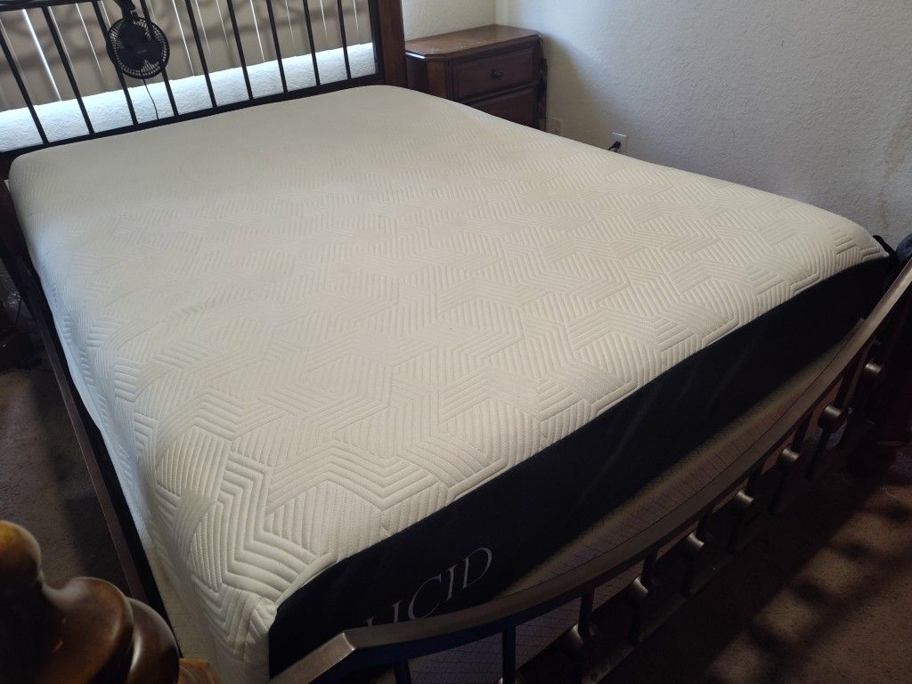Queen Size Memory Foam Mattress And Box spring