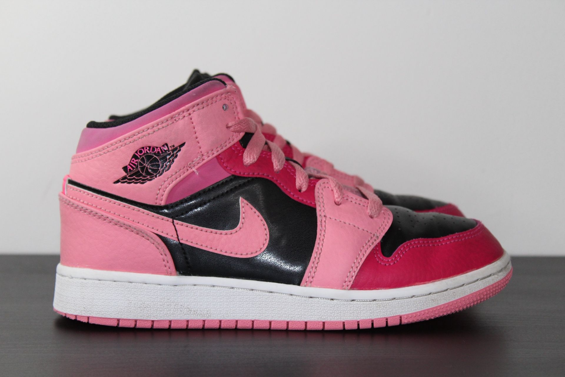 Nike Air Jordan Mid Grade School Coral Chalk 554725 662 Sz 4Y Read