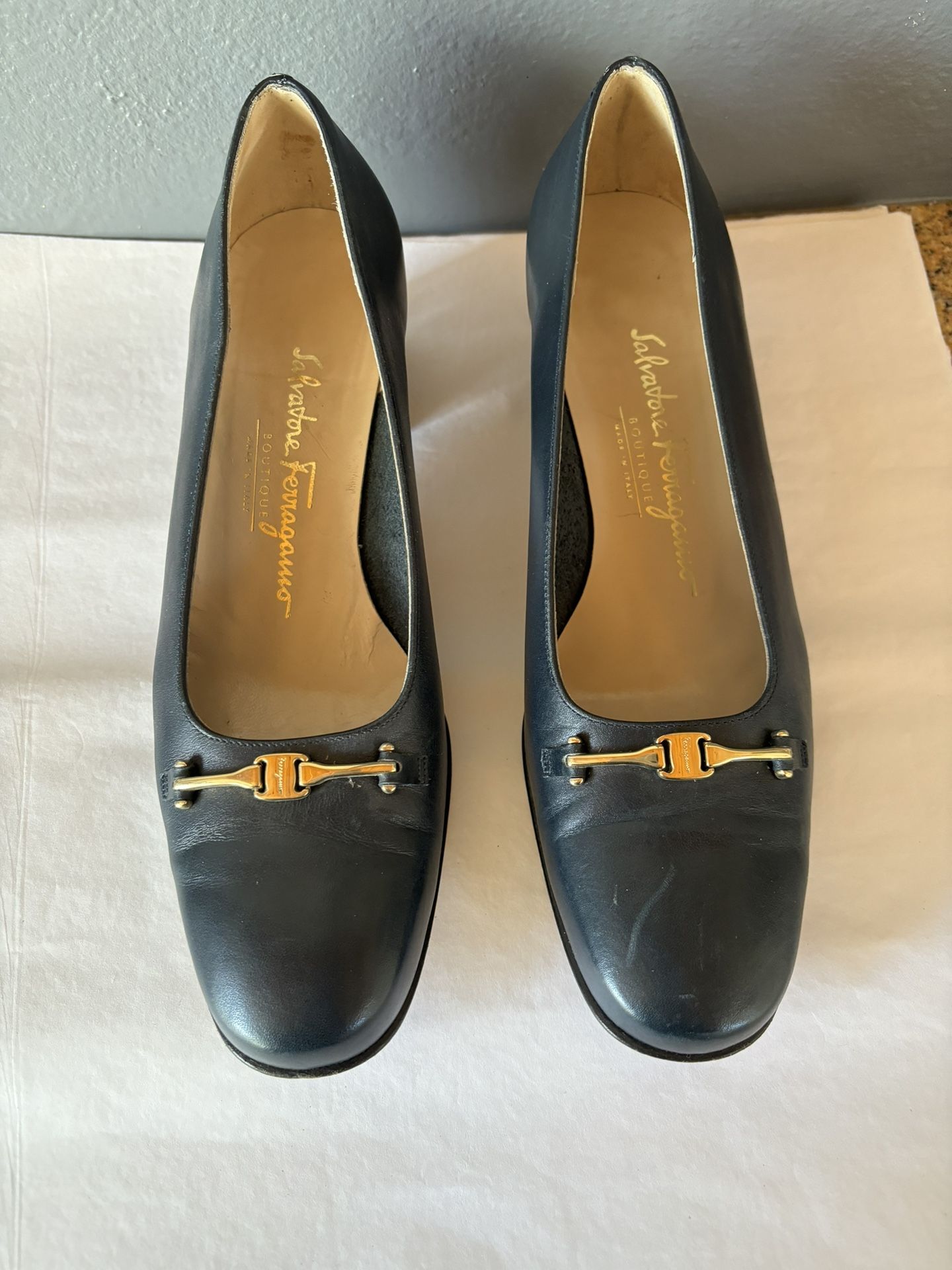 Salvatore Ferragamo Preowned Women’s Navy Pumps Size 7.5