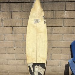 Surfboard 5’10”  Dan Taylor 25$