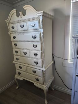 Old fashion dresser